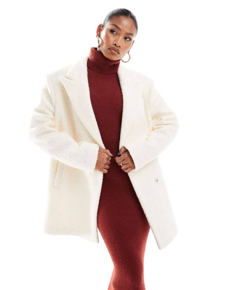 Aria Cove - Eleganter Oversize-Blazer aus Bouclé in Creme-Weiß von Aria Cove