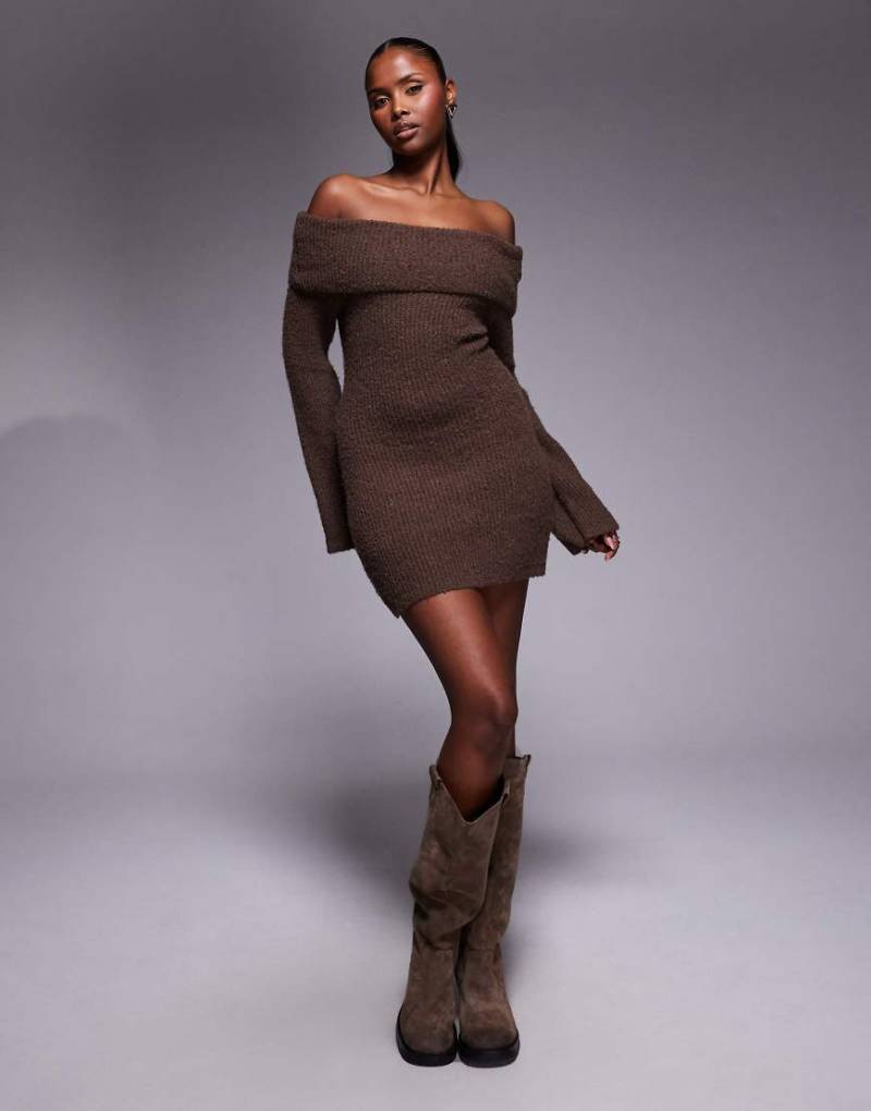 Aria Cove - Gestricktes Mini-Pulloverkleid in Braun mit Carmen-Ausschnitt-Brown von Aria Cove