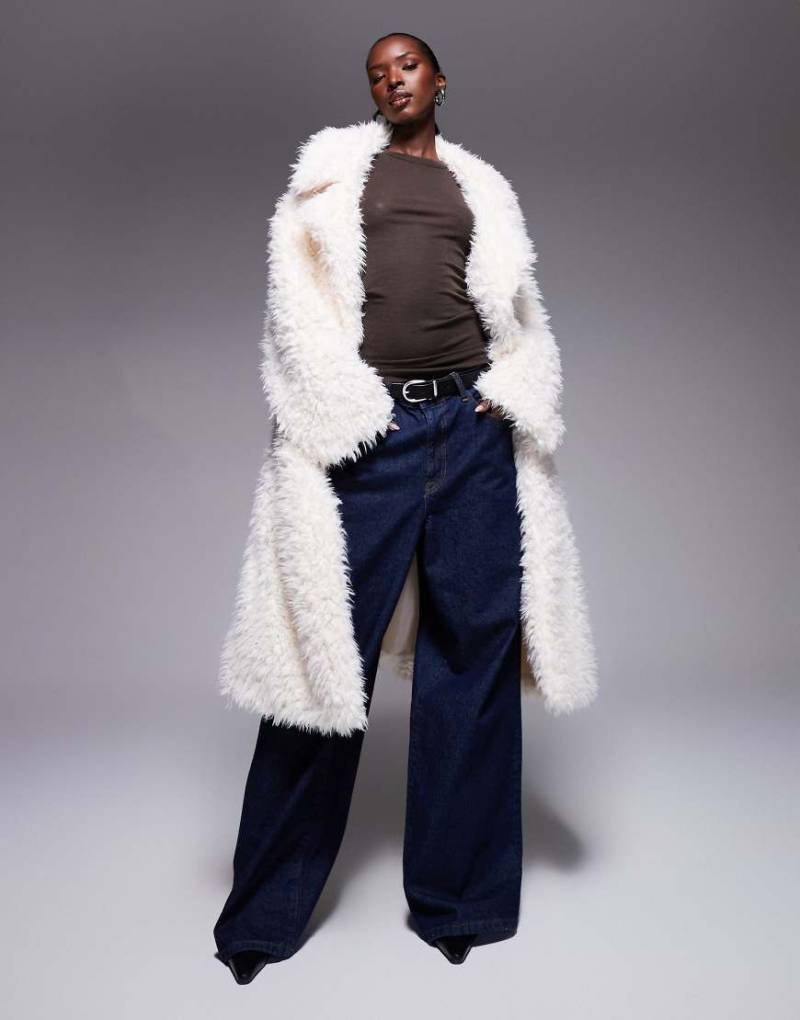 Aria Cove - Longline-Mantel aus flauschigem Teddyfell in Cremeweiß mit Gürtel und Oversize-Schnitt Aria Cove - Longline-Mantel aus flauschigem Teddyfell in Cremeweiß mit Gürtel und Oversize-Schnitt von Aria Cove