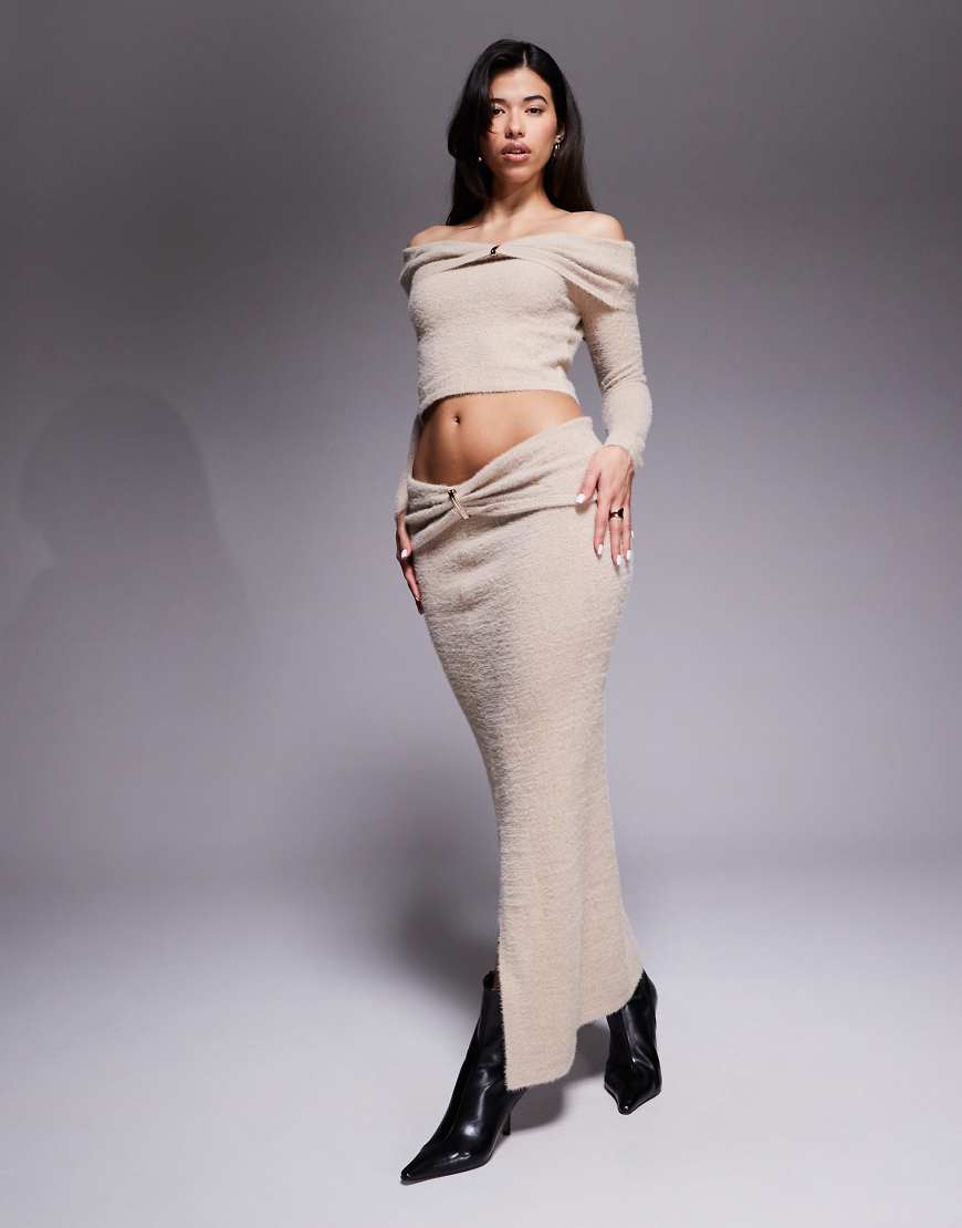 Aria Cove - Flauschiger Maxi-Strickrock in Beige mit Umschlagbund und Metalldetail, Kombiteil-Neutral von Aria Cove