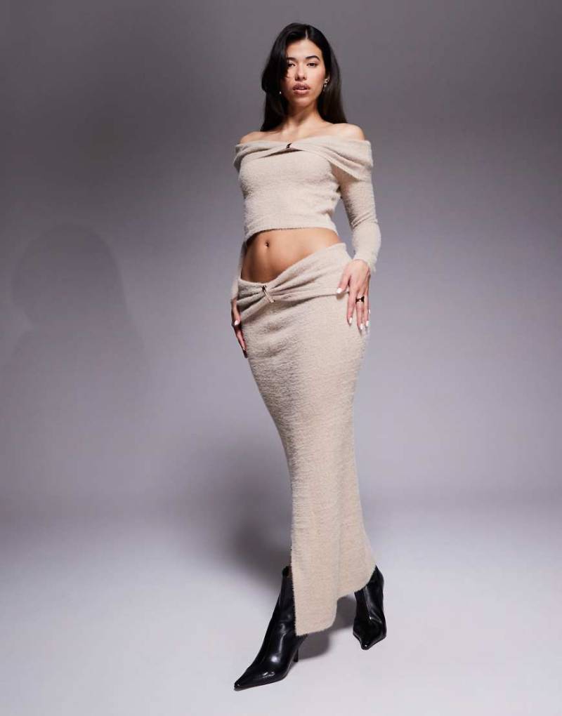 Aria Cove - Flauschiger Maxi-Strickrock in Beige mit Umschlagbund und Metalldetail, Kombiteil-Neutral von Aria Cove