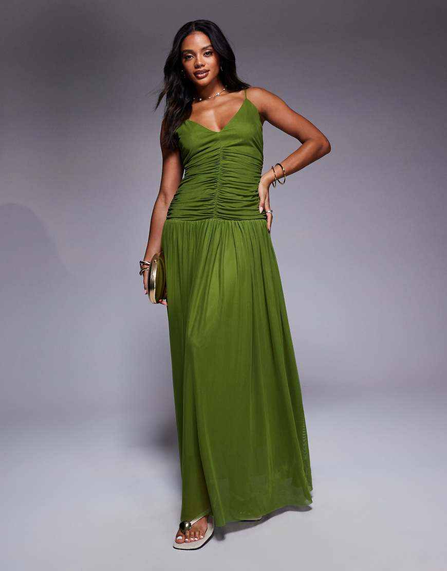 Aria Cove - Maxikleid aus Chiffon in Grün mit V-Ausschnitt und tief angesetzter plissierter Taille von Aria Cove