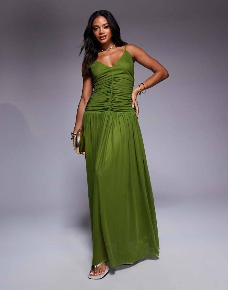 Aria Cove - Maxikleid aus Chiffon in Grün mit V-Ausschnitt und tief angesetzter plissierter Taille von Aria Cove