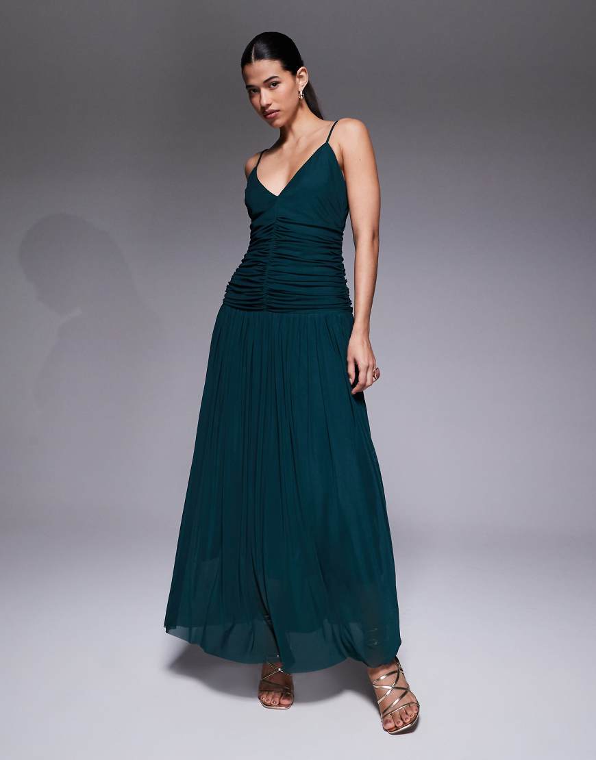 Aria Cove - Maxikleid aus Chiffon in Waldgrün mit V-Ausschnitt und tief angesetzter plissierter Taille von Aria Cove