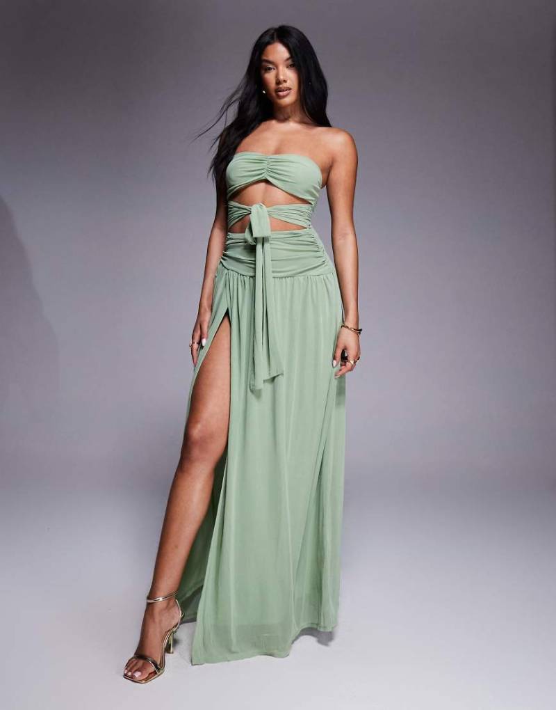 Aria Cove - Trägerloses Maxikleid aus Netzstoff in Salbeigrün mit Cut-out-Design, Taillenschnürung und langem Schlitz von Aria Cove