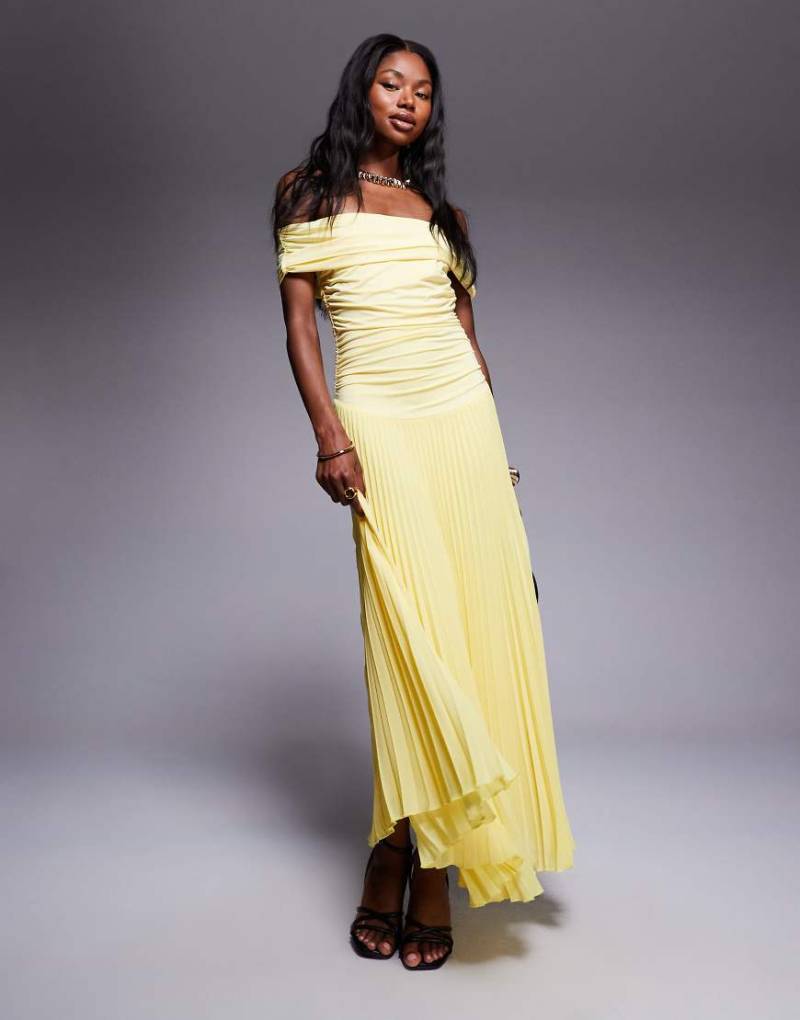 Aria Cove - Plissiertes Maxikleid in Gelb mit Bardot-Ausschnitt und geraffter, tiefsitzender Taille von Aria Cove