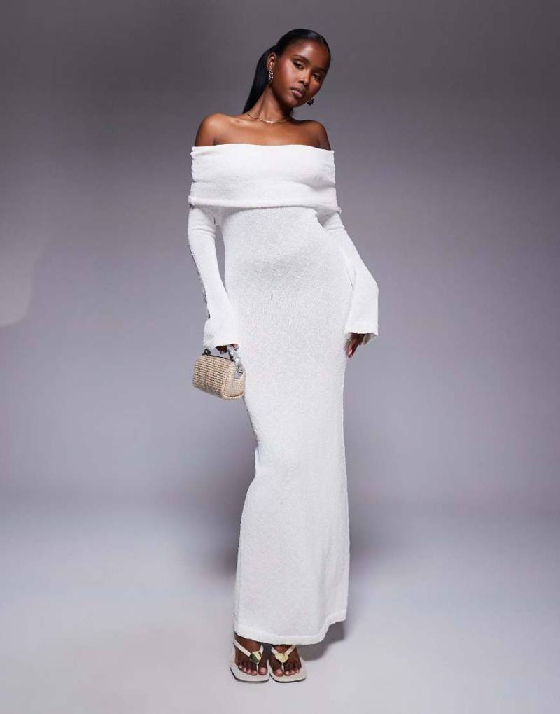 Aria Cove - Strukturiertes, gestricktes Bouclé-Maxikleid in Cremeweiß mit umgeschlagenem Carmen-Ausschnitt-Blau Aria Cove - Strukturiertes, gestricktes Bouclé-Maxikleid in Cremeweiß mit umgeschlagenem Carmen-Ausschnitt-Blau von Aria Cove