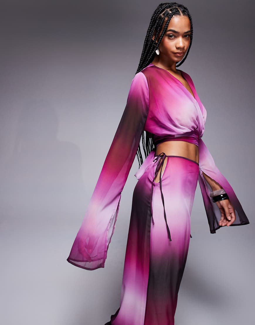 Aria Cove - Wickel-Strandoberteil aus Chiffon in Lila mit Farbverlauf und geschlitzten Ärmeln, Kombiteil von Aria Cove