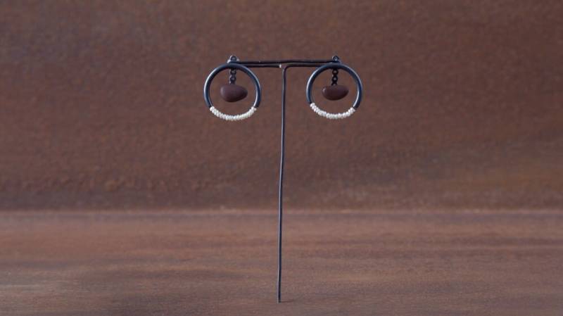 Eye Sea_ Einzel - Oder Paarohrringe_Mit Strandkiesel Und Silber Perlmuttohrringe_Damenohrringe_Ohrringe_Von Ariadni Kypri von AriadniKypri