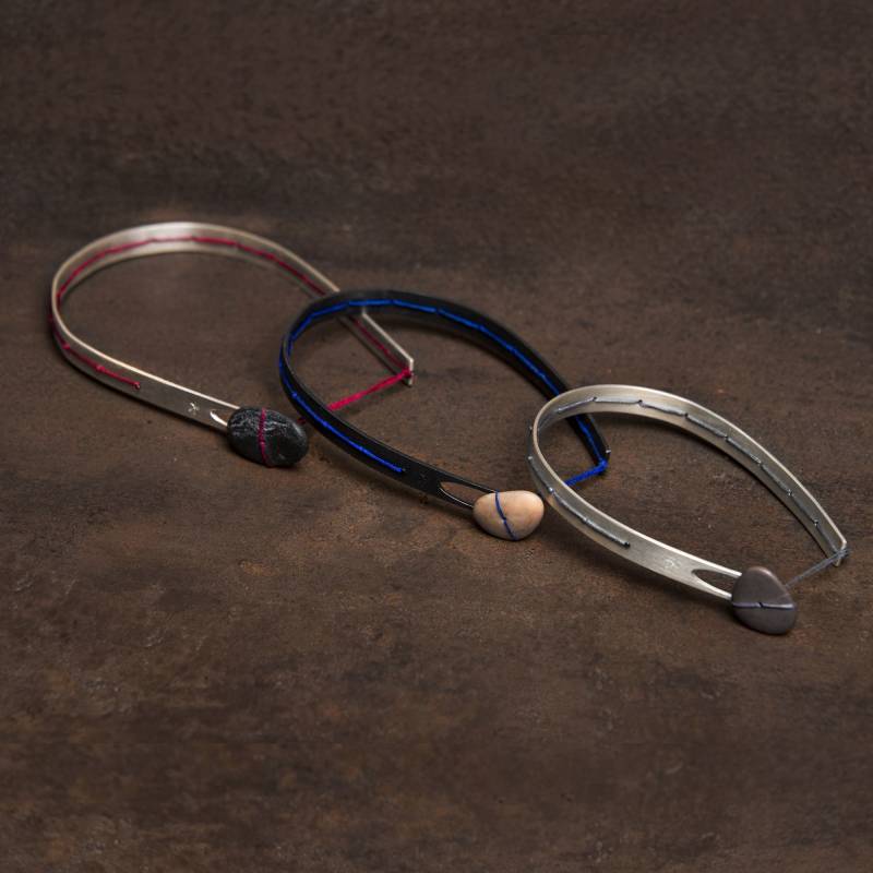 Manseta Bracelet Von Ariadni Kypri, Sterling Silber Armband Mit Strand Stein Aus Der Ydor Collection von AriadniKypri