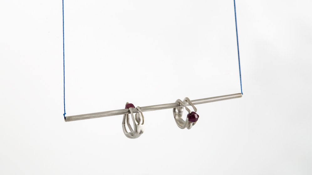 Swinging Nicole Und Nicolelås, By Ariadni Kypri, Halskette, Lange Silberkette, Acrobats_Circus Collection von AriadniKypri