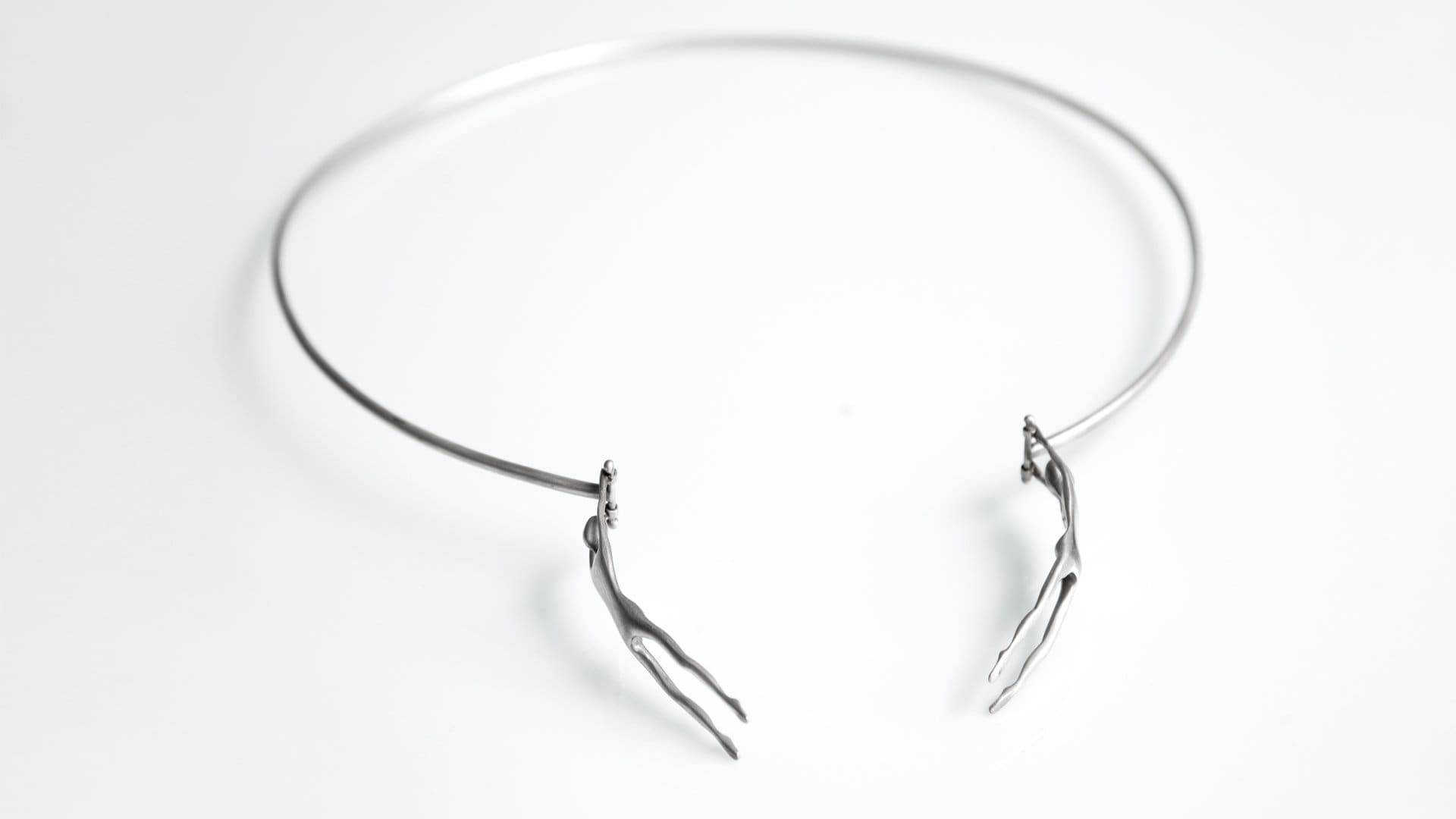 Swinging Peters, By Ariadni Kypri, Silberkette, Statement, Akrobaten_ Circus Collection von AriadniKypri