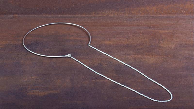 Vier-Wege-Halskette Silberner Chocker Mit Einer Reihe Von Perlen, Die Sich Auf 4 Verschiedene Arten Um Den Hals Wickeln Können von AriadniKypri