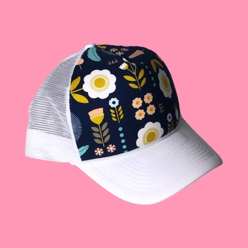 Navy Floral Trucker Cap Damen Snapback von ArieBdesigns
