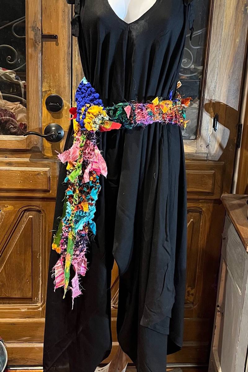 Boho Festival Fransen Gürtelschal, Seide Recycelt Vintage Sari Stoffbänder, Hippie Hand Gestrickter Gürtel, Kleidung von Ariellaboutique