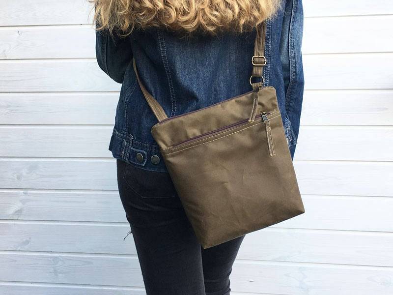 Umhängetasche Aus Gewachstem Canvas Minimalistisch Für Jeden Tag - 2 Größen von ArisBag