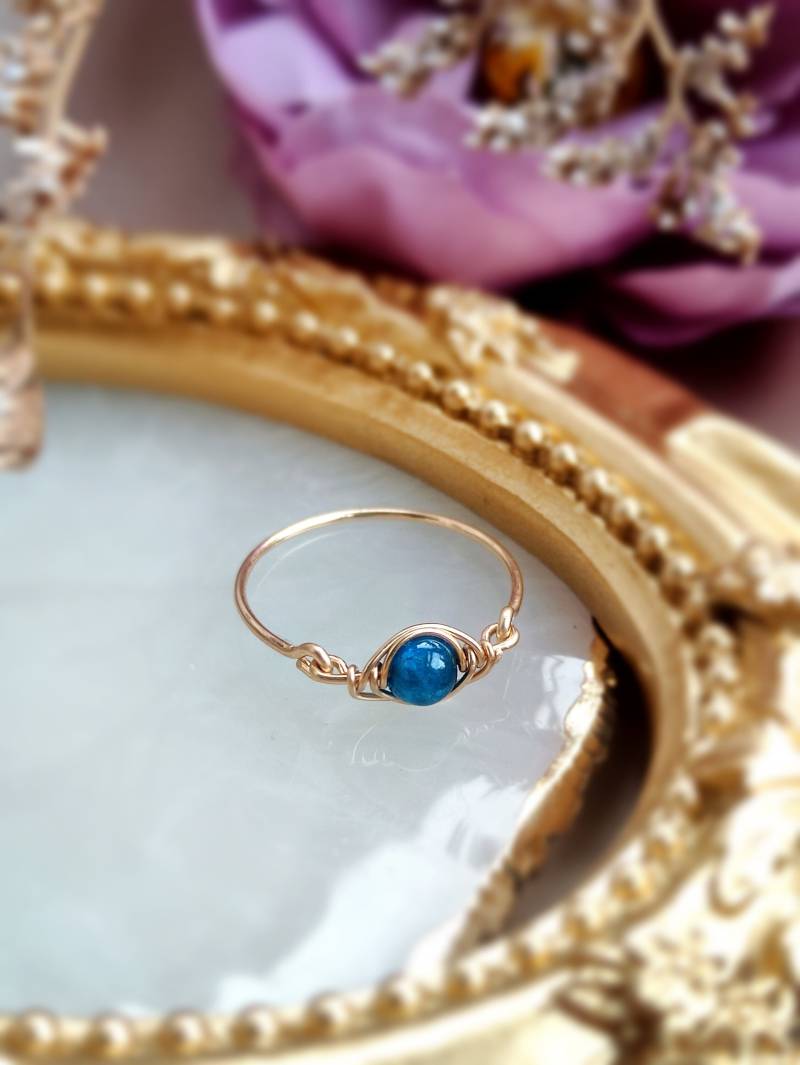 Apatit Augenring 14K Gold Filled, Rose Filled, Sterling Silber Draht Gewickelt Ring, Dezember Geburtsstein Zierlicher Ring von ArisHeartmade