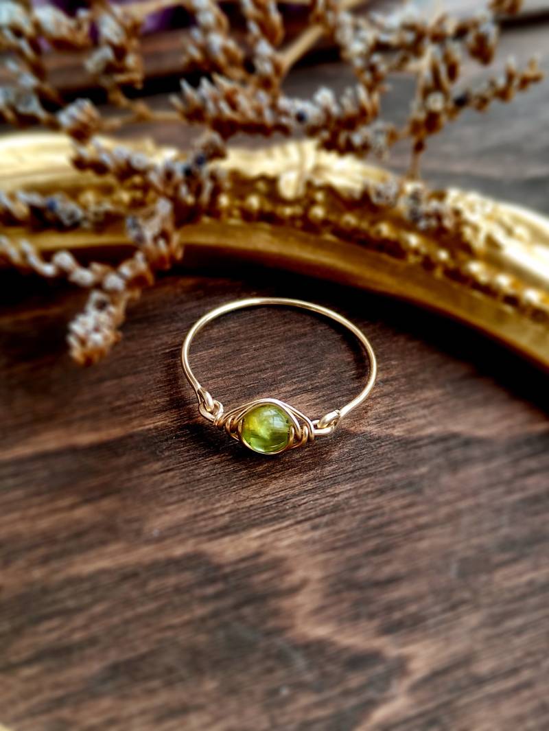 Peridot Auge Ring 14K Gold Filled, Rose Filled, Sterling Silber Draht Gewickelt Ring, August Geburtsstein Zierlicher von ArisHeartmade