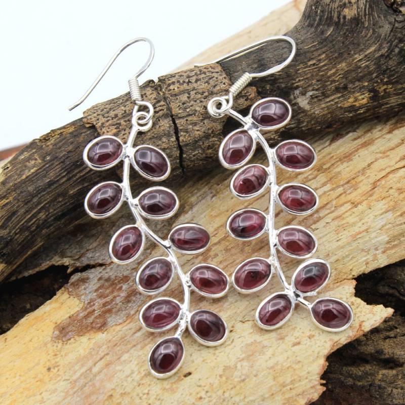 Handgemachte Roter Granat Sterling Silber Ohrringe Langer Ovaler Edelstein von Arishasilverco