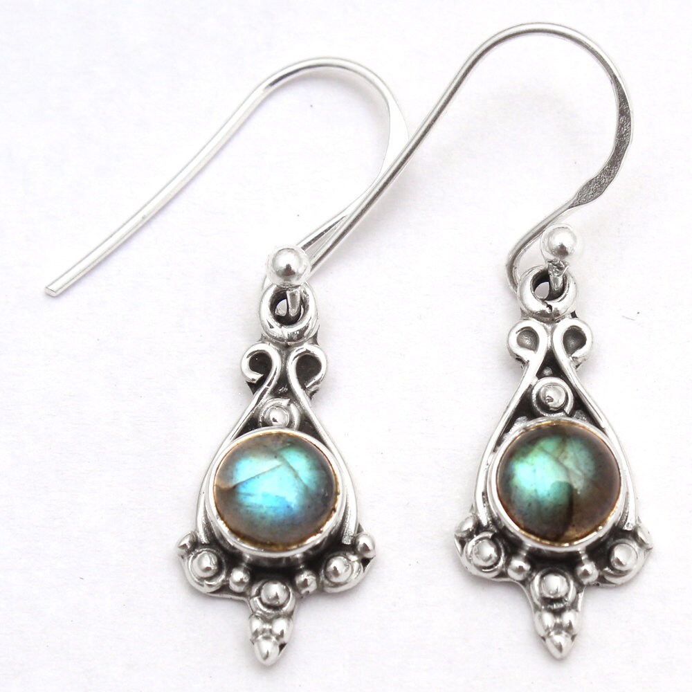 Elegante Spektrolit Labradorit Runde Edelstein Ohrring - 925 Sterling Silber Handgefertigte Designer Ohrhänger Länge 3, 25 "- Ae3790." von Arishasilverco