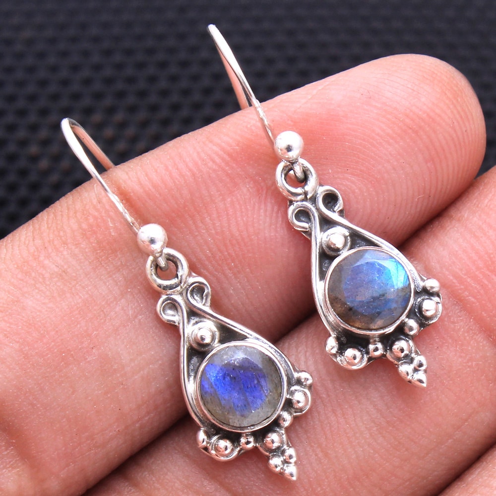 Facettierte Labradorit Runde Form Edelstein Schöne Ohrring - 925 Sterling Silber Handmade Drop & Baumeln Hübsche Ohrringe Länge 1, 25 "-Ge3481 von Arishasilverco