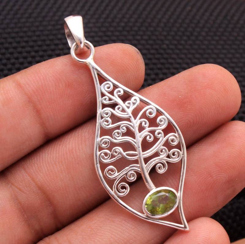 Facettierter Peridot-Topas Oval Form Edelstein Baum Des Lebens Schöner Anhänger - 925 Sterling Silber Handgemachter Stilvoller Schmuck von Arishasilverco