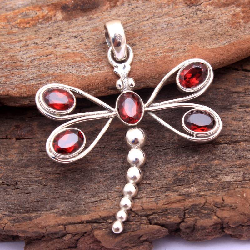 Handgemachter Libellen-Anhänger Aus Sterlingsilber Mit Roten Granaten - Designerschmuck von Arishasilverco