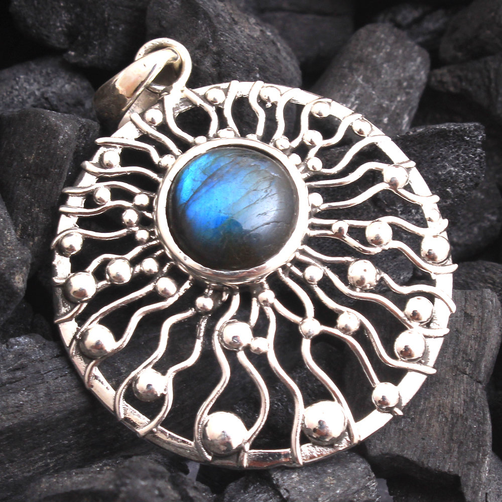 Handgemachte Sterling Silber Labradorit Anhänger, Große Runde Designer Schmuck von Arishasilverco