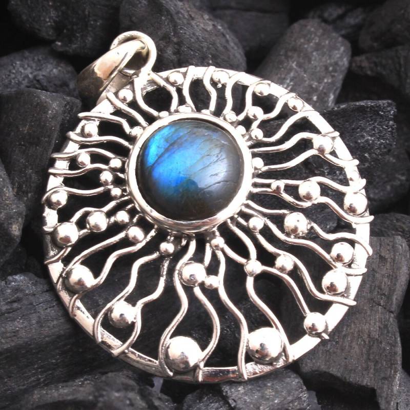 Handgemachte Sterling Silber Labradorit Anhänger, Große Runde Designer Schmuck von Arishasilverco