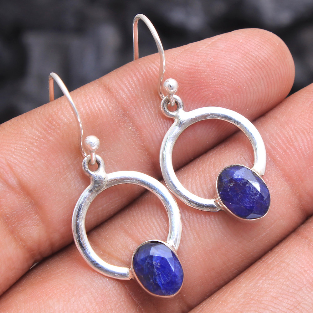 Handgemachte Sterling Silber Ohrringe Facettierter Blauer Saphir Edelstein von Arishasilverco