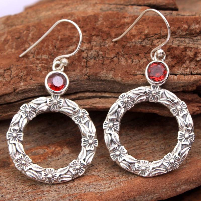 Handgemachte Sterling Silber Rot Granat Creolen - Florale Baumeln Schmuck von Arishasilverco
