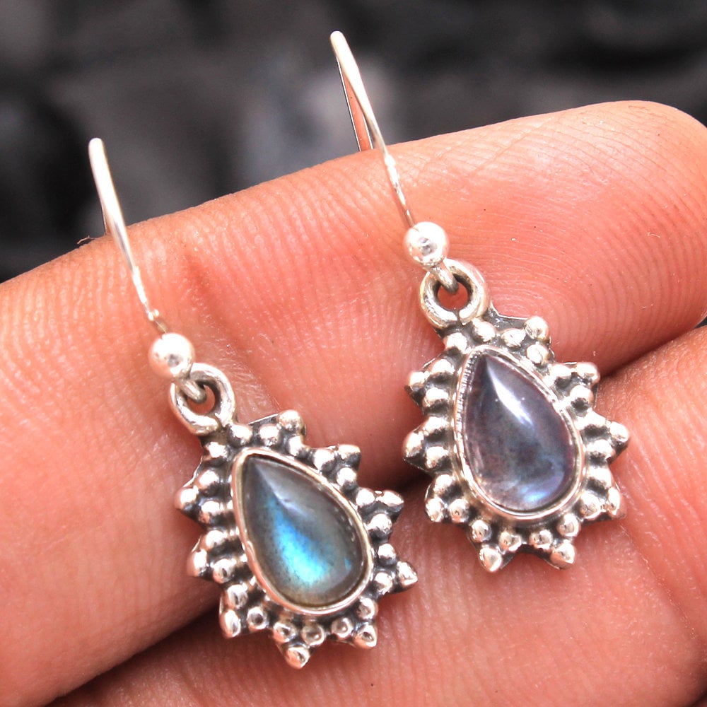 Handgemachte Tropfen Labradorit Ohrringe - Sterling Silber, 25mm von Arishasilverco