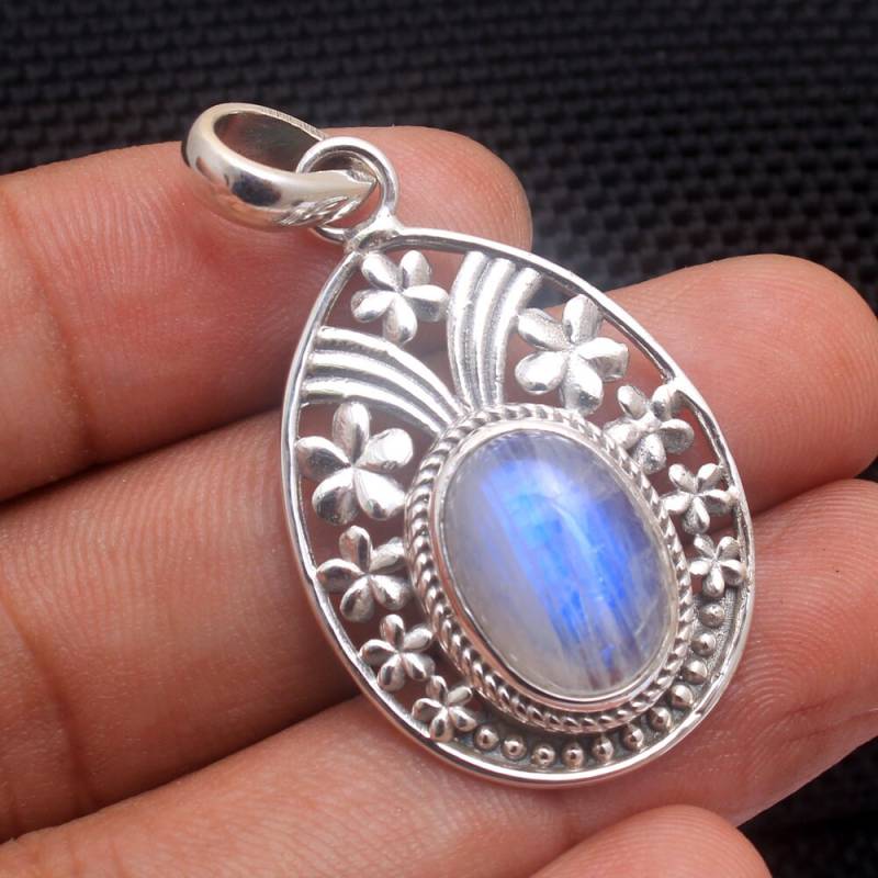 Regenbogen Mondstein Oval Form Edelstein Charm Anhänger - 925 Sterling Silber Handgemachter Designer Schöner Schmuck Länge 4, 4 cm Ap3375 von Arishasilverco