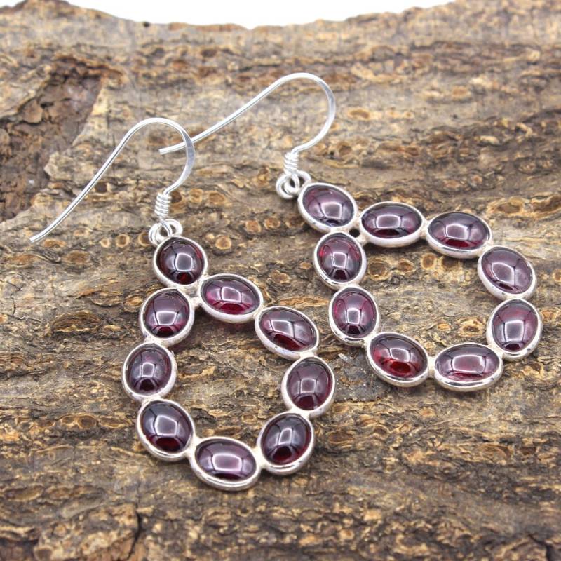 Handgemachte Rotgranat Ohrringe Ovale Sterling Silber Ohrhänger, 5cm von Arishasilverco