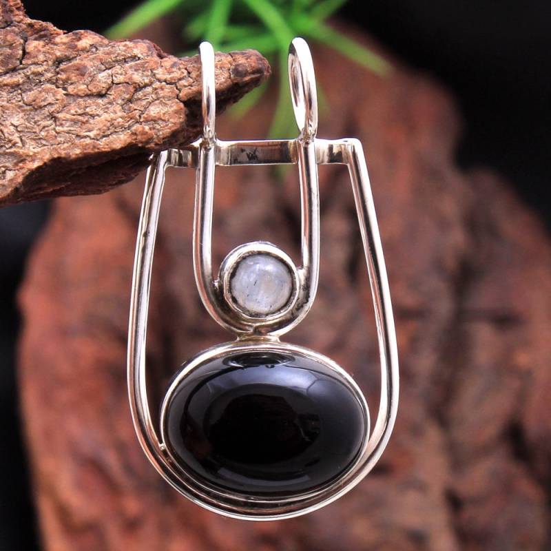 Schwarz Onyx & Natürlicher Mondstein Edelstein 2 Stein Anhänger - 925 Sterling Silber Handgefertigter Designer Schmuck Multi Stone Variation von Arishasilverco