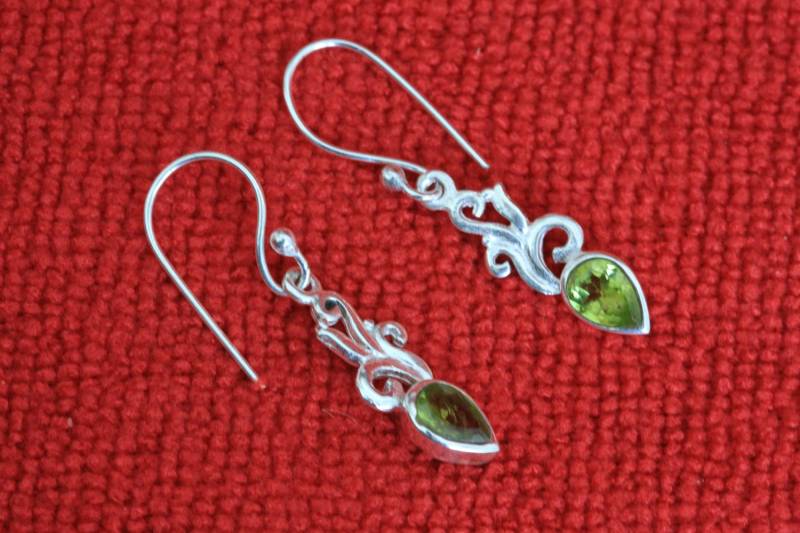Peridot Ohrringe Silber Earrrings, Edelstein Schmuck, Leichte Birthstone von AristaBeads