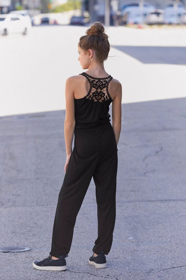 KIDSWORLD Overall, Jumpsuit mit aufwendigen Details mit Spitzeneinsatz im Rücken von KIDSWORLD