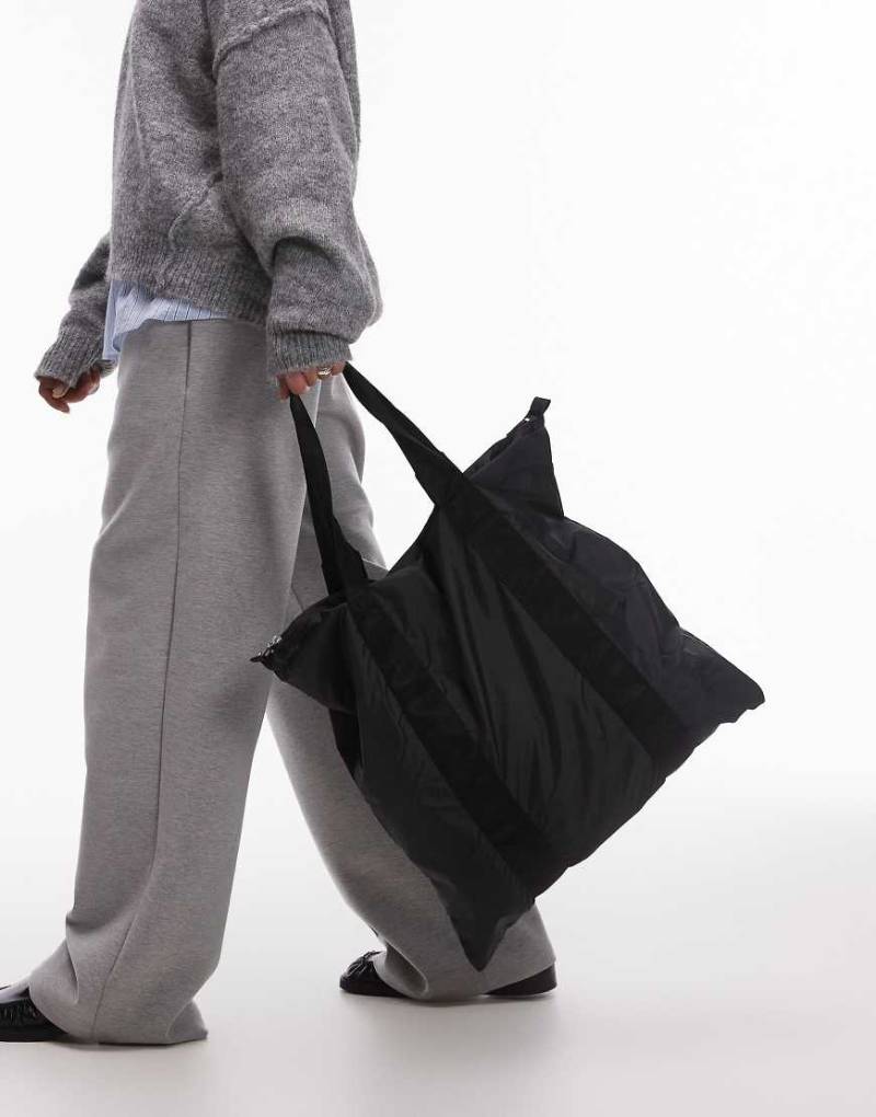 ARKET - 12-hour - Verstaubare Unisex-Tasche in Schwarz mit Detail und drei Nutzungsmöglichkeiten von Arket