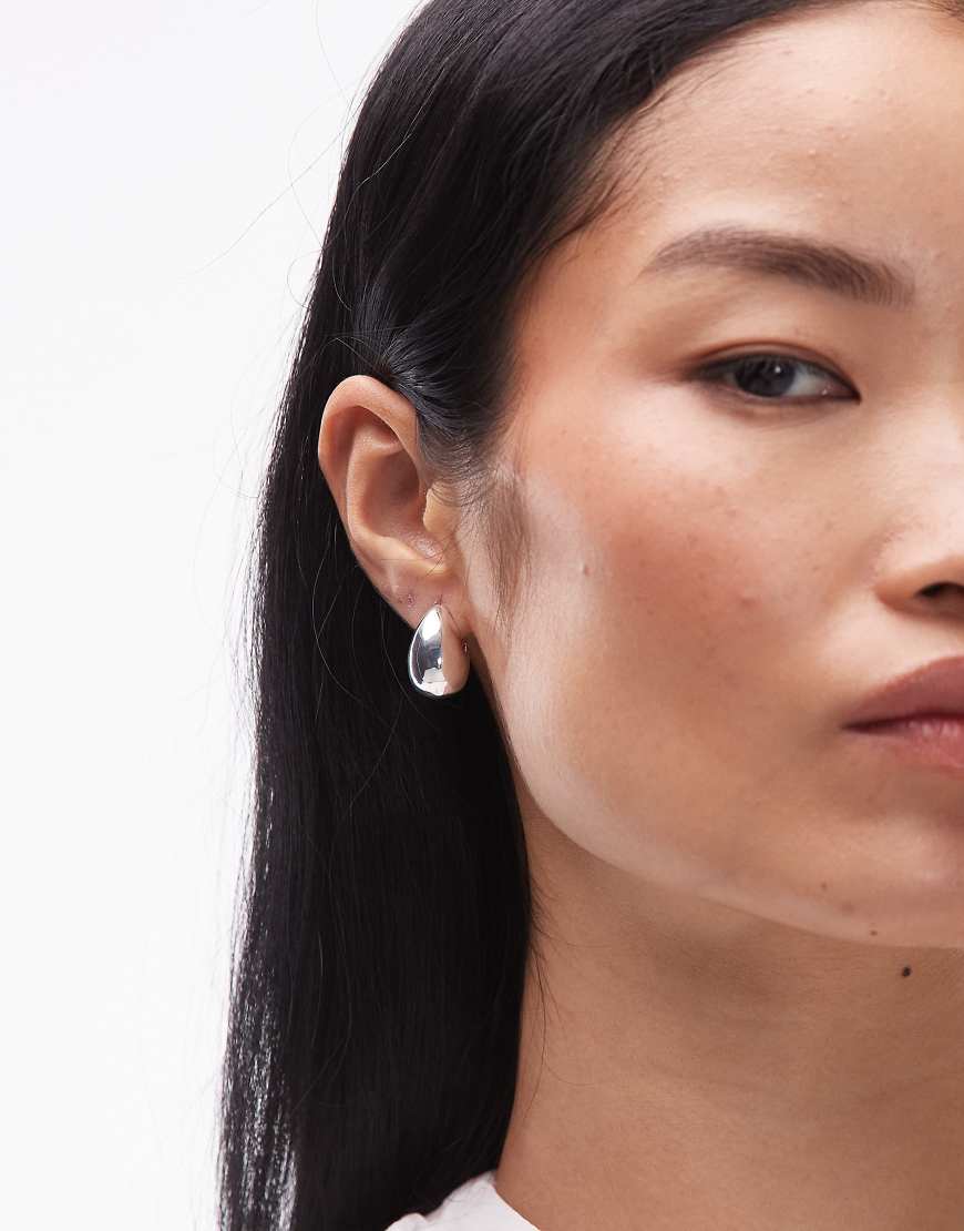 ARKET - Abgerundete Tropfenohrringe aus versilbertem Messing von Arket