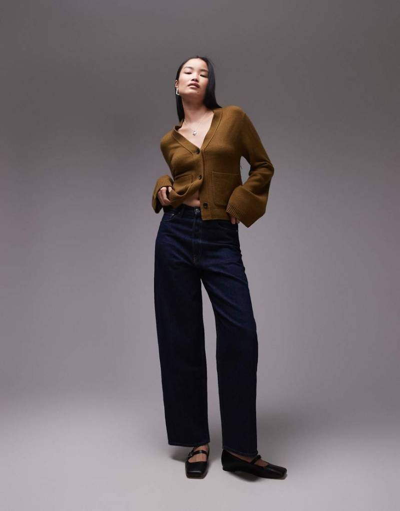ARKET - Amber - Jeans in blauer Rinse-Waschung mit abgerundetem Beinschnitt von Arket