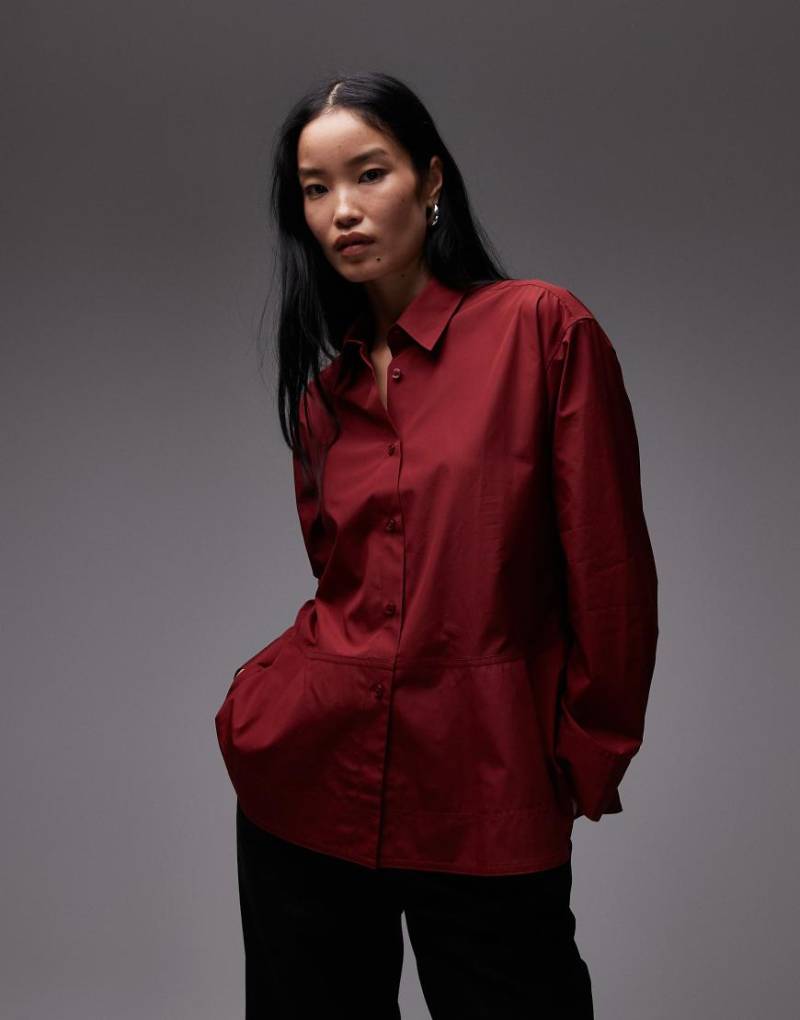 ARKET - Bluse in Dunkelrot mit Schößchensaum von Arket