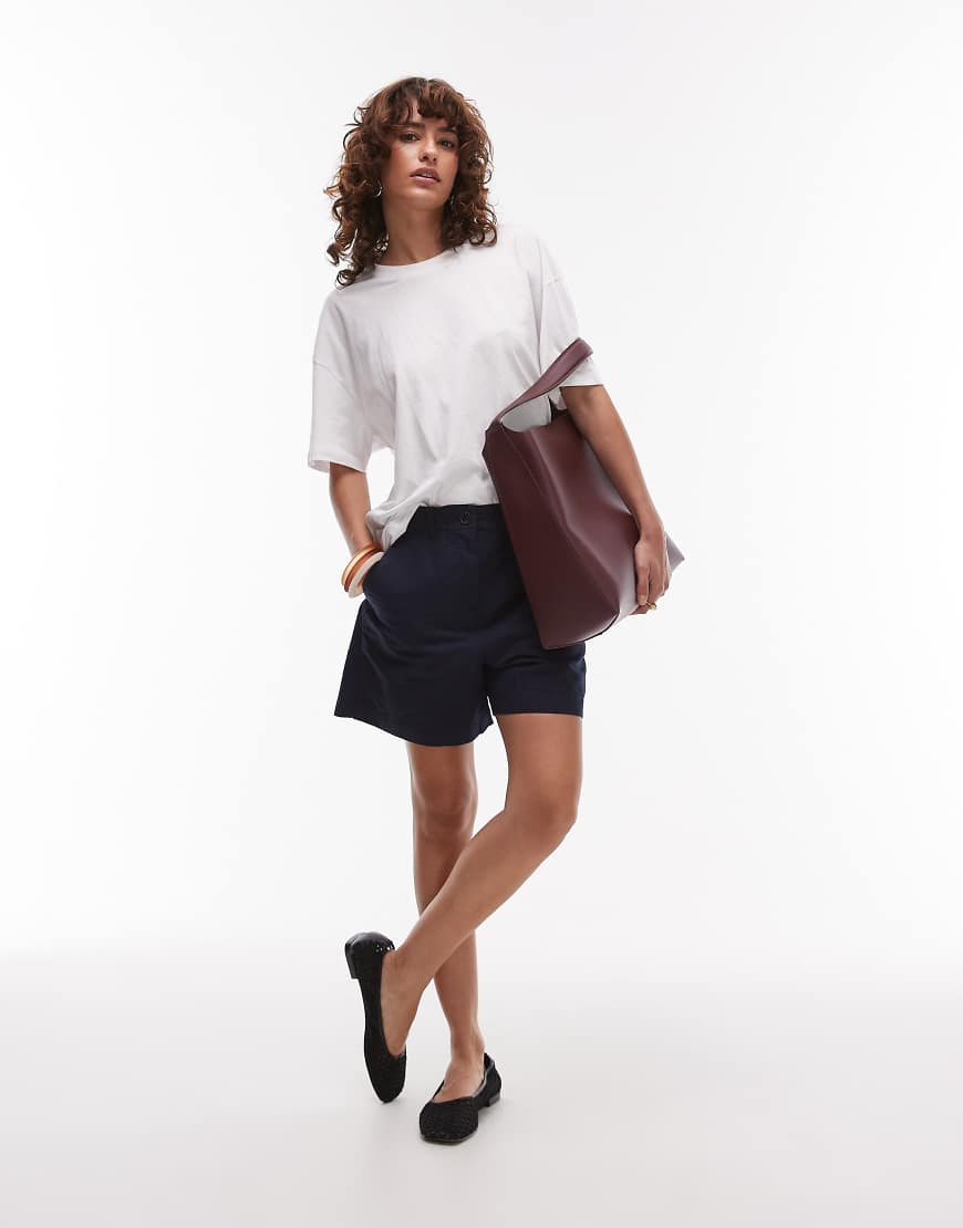 ARKET - Chino-Shorts aus Leinen in Marineblau mit mittelhohem Bund von Arket