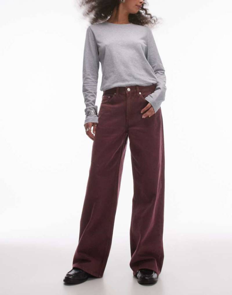 ARKET - Cloud - Baggy-Jeans in burgunderroter Waschung mit niedrigem Bund und weitem Bein von Arket