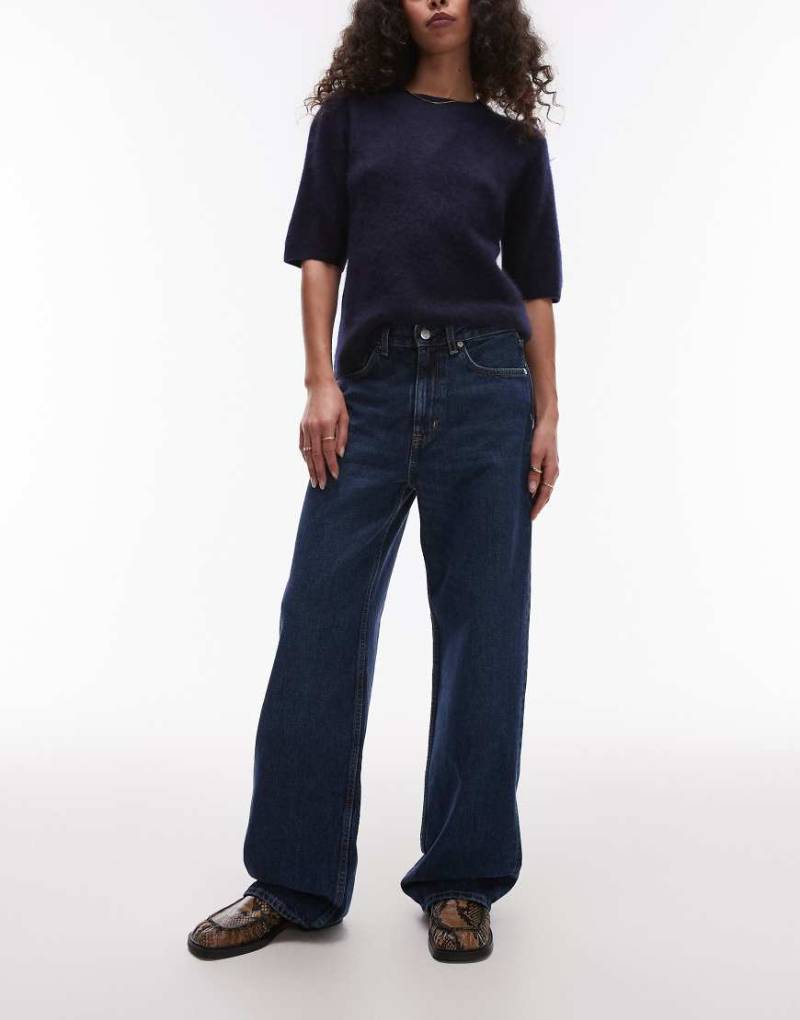 ARKET - Coral - Baggy-Jeans in dunkelblauer Waschung mit hohem Bund von Arket