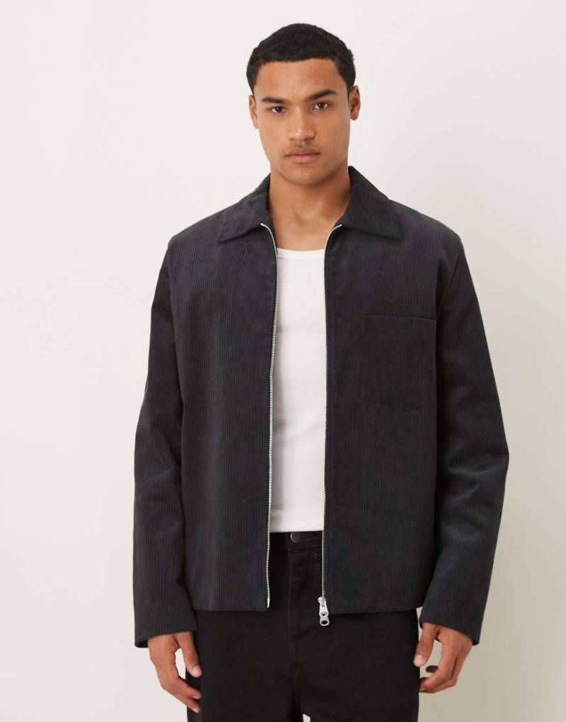 ARKET - Jacke aus Cord in Marineblau mit Reißverschluss und Tasche vorne von Arket