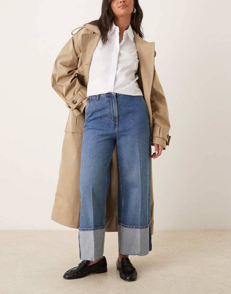 ARKET - Denim-Hose in reinem Mittelblau mit breitem Umschlagsaum von Arket