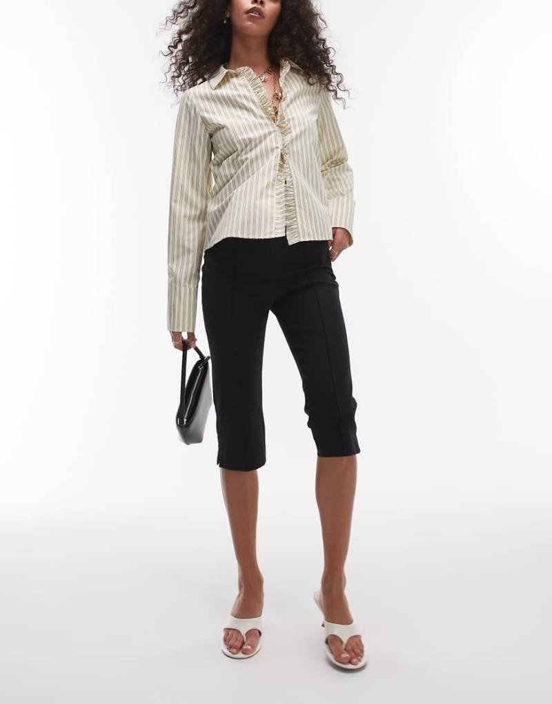 ARKET - Elegante Caprihose in Schwarz mit Biese auf der Vorderseite von Arket