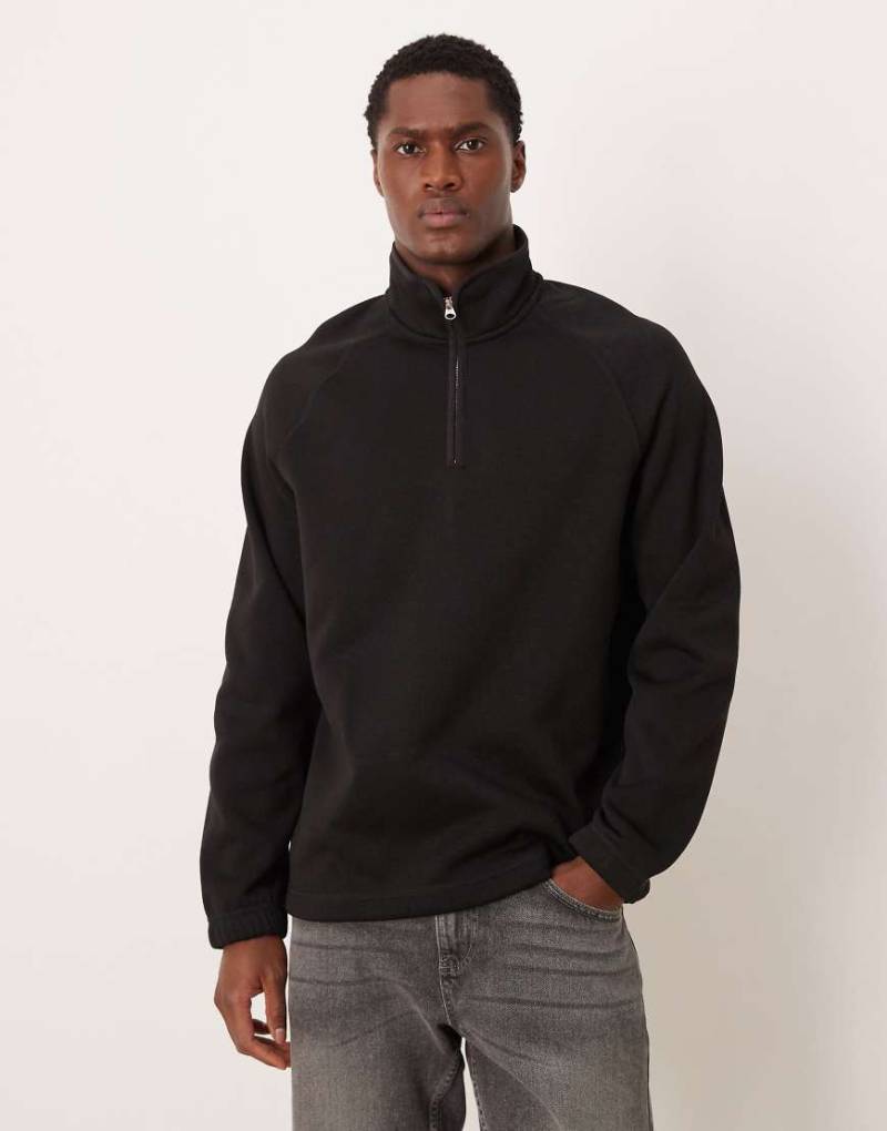 ARKET - Fleece-Sweatshirt aus reiner Baumwolle in Schwarz mit halblangem Reißverschluss von Arket