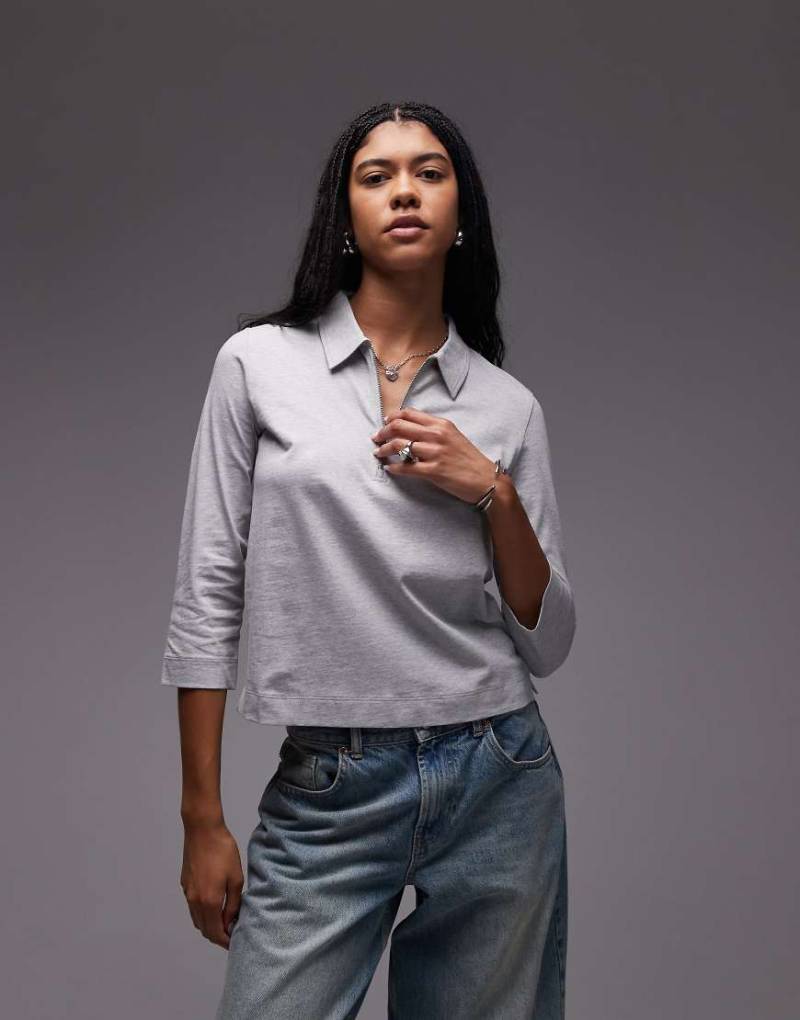 ARKET - Geripptes Polo-Top aus Jersey in Grau mit Reißverschlusskragen und Dreiviertelärmeln von Arket