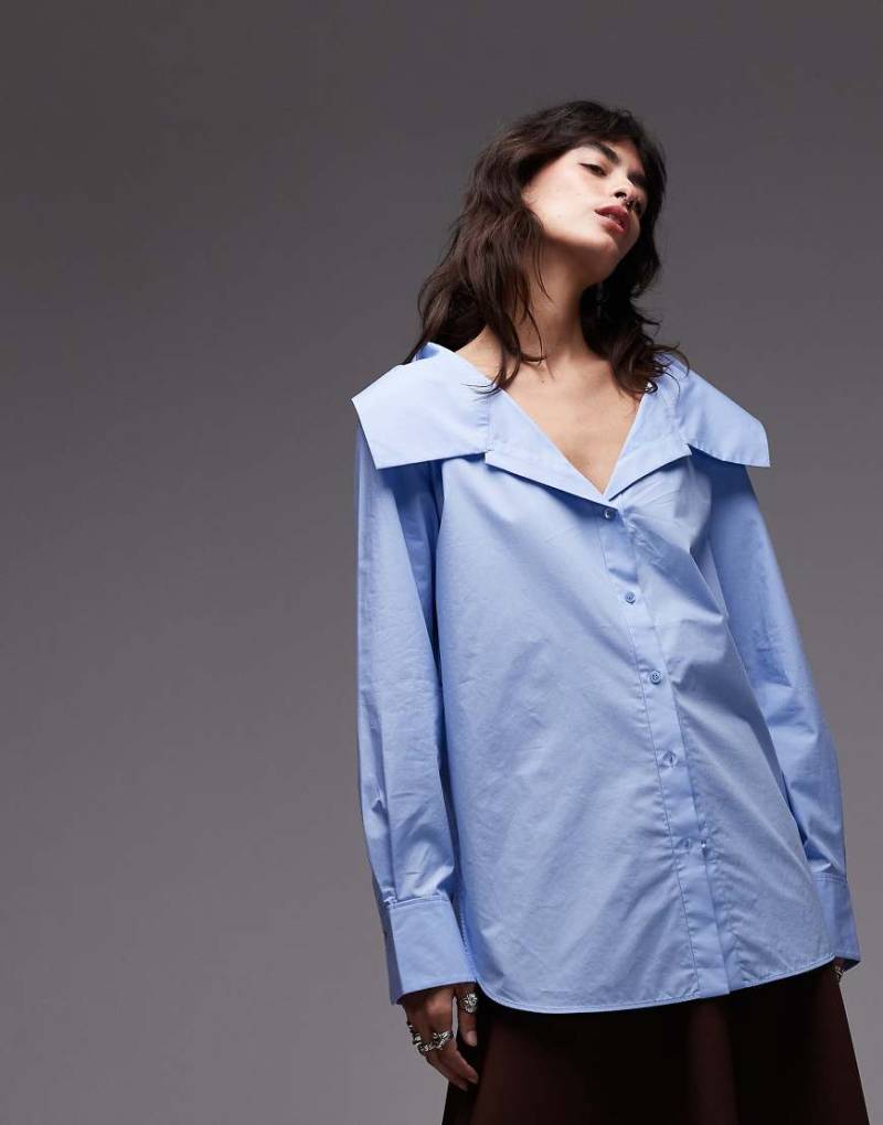 ARKET - Gewebtes Hemd aus Baumwolle in Hellblau mit Gürtel an der Taille von Arket